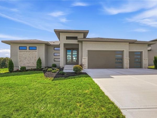 1117 Hummingbird Court, Greenwood, MO 64034