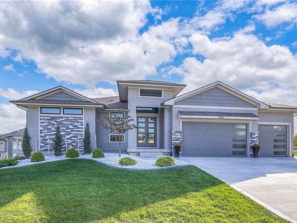 1117 Hummingbird Court, Greenwood, MO 64034