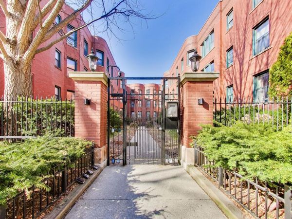 832 W Lakeside Place, Unit 3N, Chicago, IL 60640