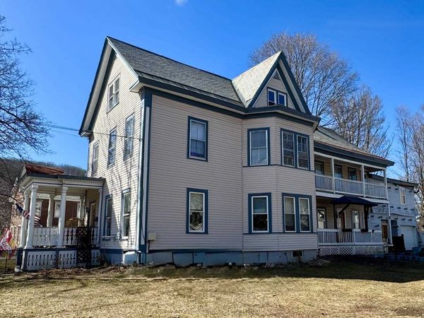 35 School Street, Rockingham, VT 05101