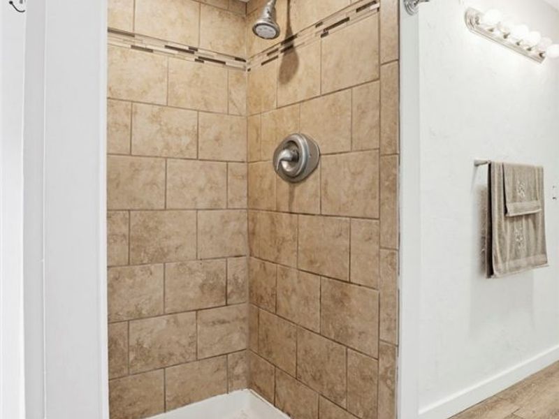 102 E Brookside Avenue , Akron, OH 44301 Photo 21