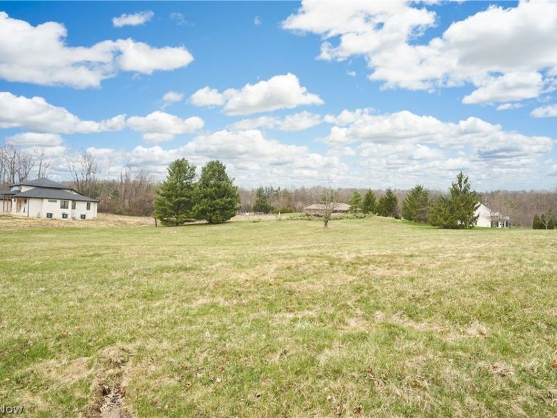 645 Trellis Green Drive , Akron, OH 44333 Photo 2