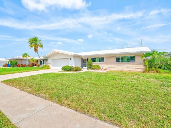 14901 SOVEREIGN DRIVE , LARGO, FL 33774