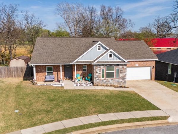 952 Glass Street, Cave Springs, AR 72718