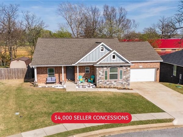 952 Glass Street, Cave Springs, AR 72718