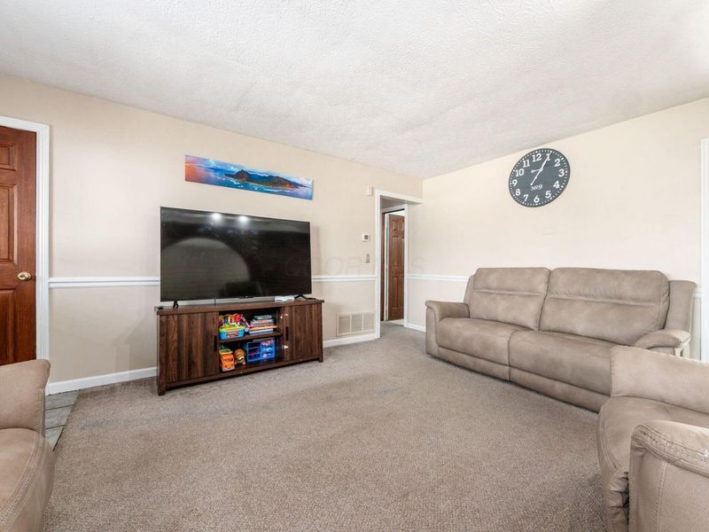 8715 Fairbrook Avenue, Galloway, OH 43119 Photo 6