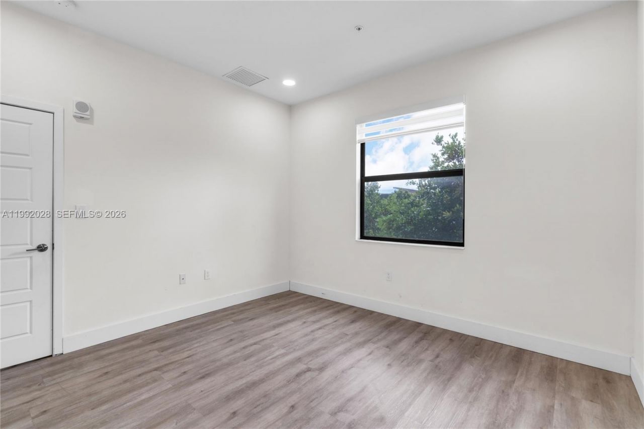 8005 NW 104th Ave, Unit 24, Doral, FL 33178 Photo