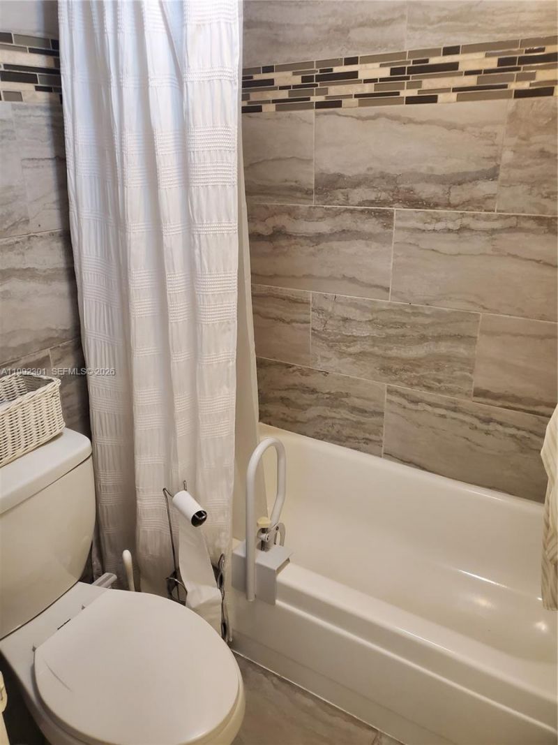 1205 Mariposa Ave, Unit 206, Coral Gables, FL 33146 Photo