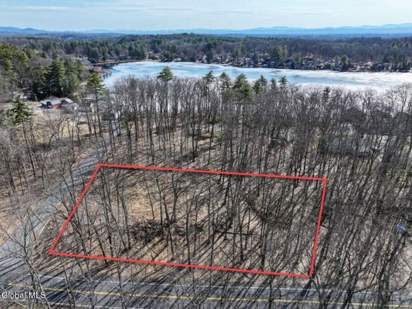 8 Nacy Rd, Queensbury, NY 12804