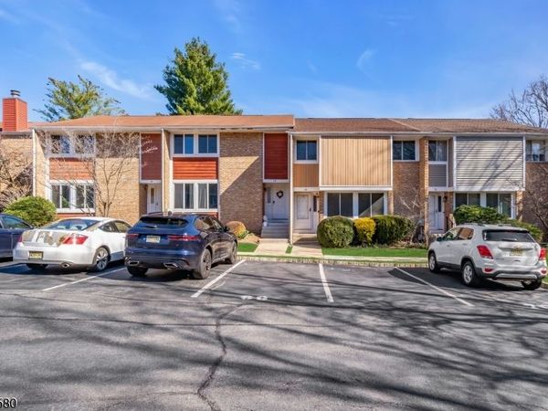 68 Chestnut Ct, Hillsborough, NJ 08844