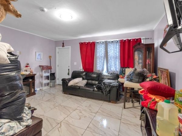 422 Schiller St, Elizabeth, NJ 07206