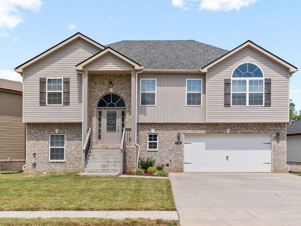 756 Jodine Ann Dr , Clarksville, TN 37043