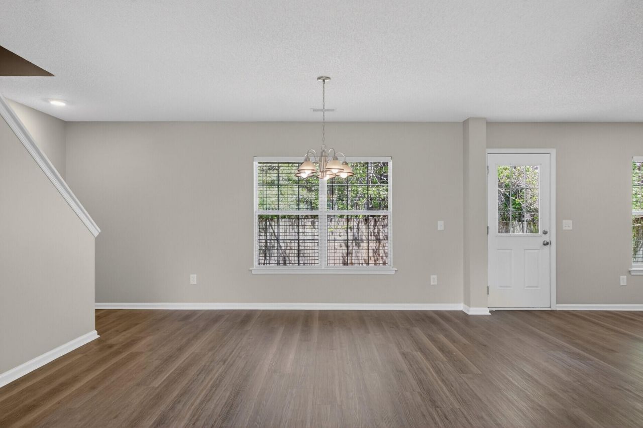 1016 Deerberry Road Photo 6