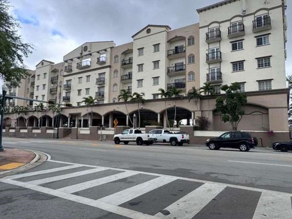 5271 SW 8th St , Unit 305, Miami, FL 33134