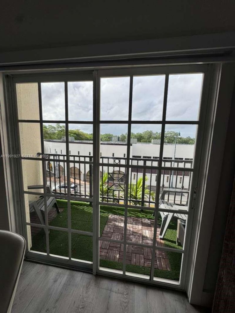 5271 SW 8th St , Unit 305, Miami, FL 33134 Photo