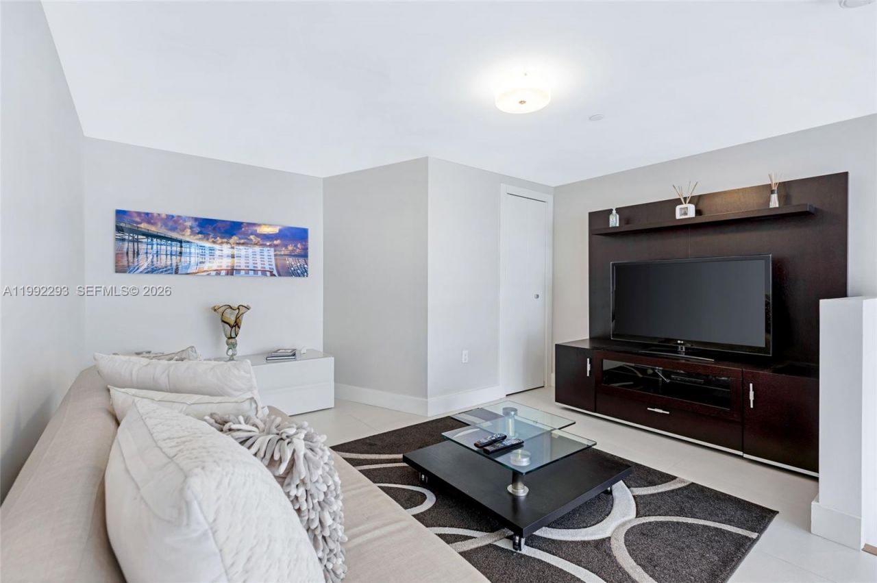 200 Biscayne Boulevard Way , Unit 504, Miami, FL 33131 Photo