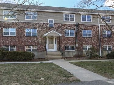 8-A Mayberry Dr, Unit 1, Westborough, MA 01581