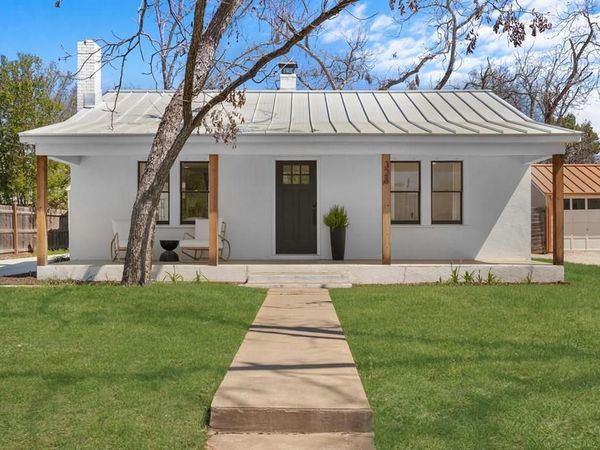 328 W Morse ST , Fredericksburg, TX 78624