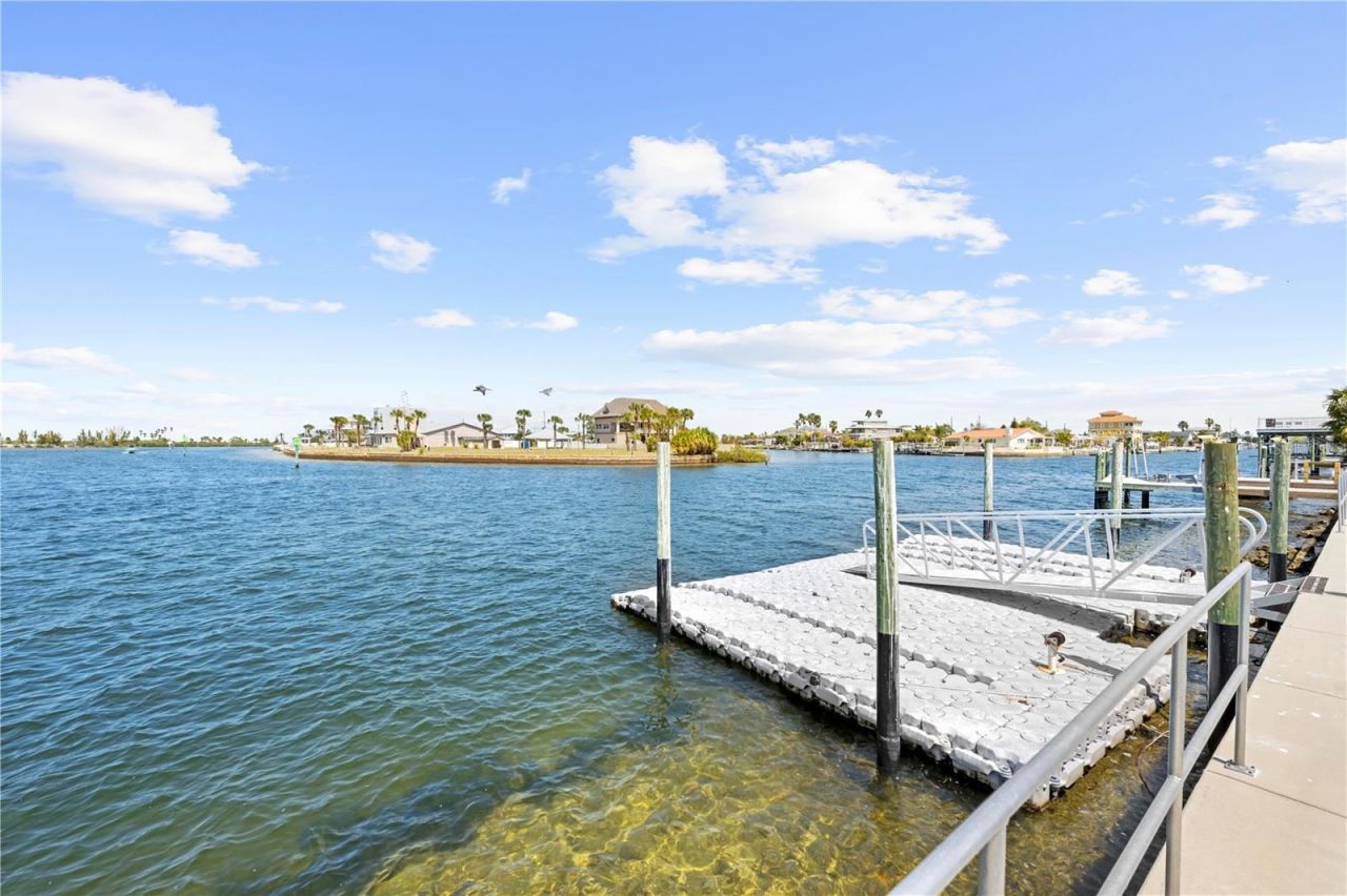 3387 Gulf Winds Circle , Hernando Beach, FL 34607 Photo