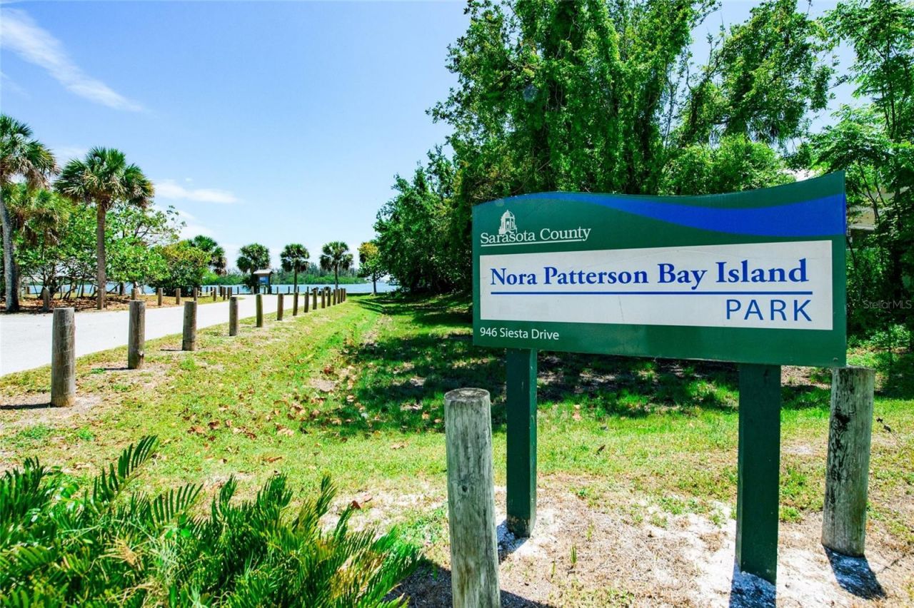 3424 Old Oak Drive, Sarasota, FL 34239 Photo