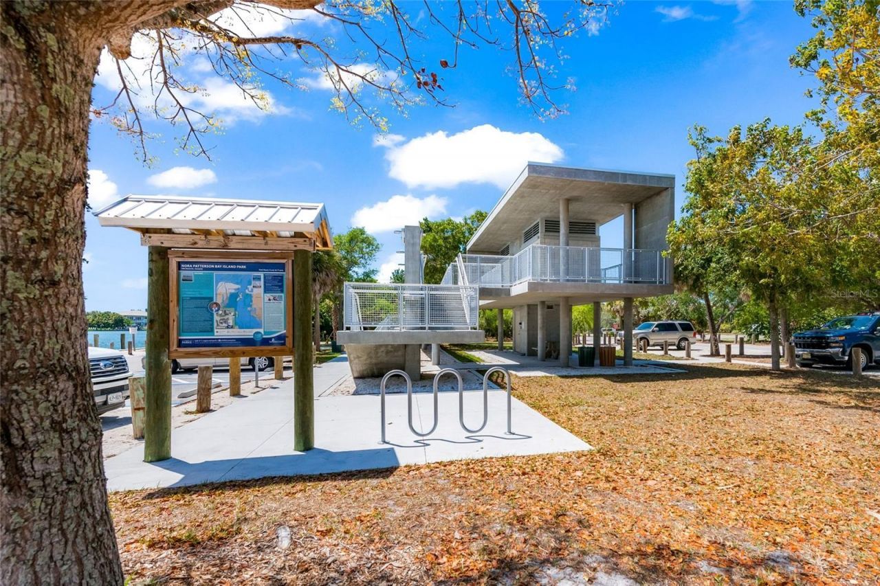 3424 Old Oak Drive, Sarasota, FL 34239 Photo