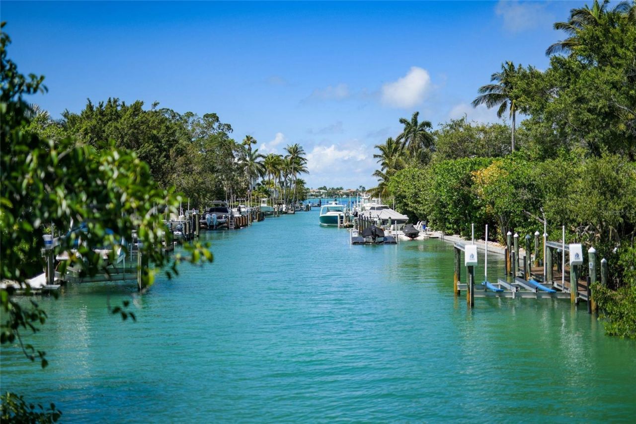 3424 Old Oak Drive, Sarasota, FL 34239 Photo