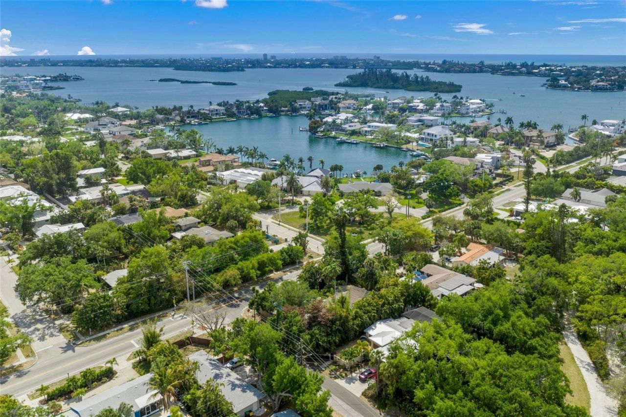 3424 Old Oak Drive, Sarasota, FL 34239 Photo