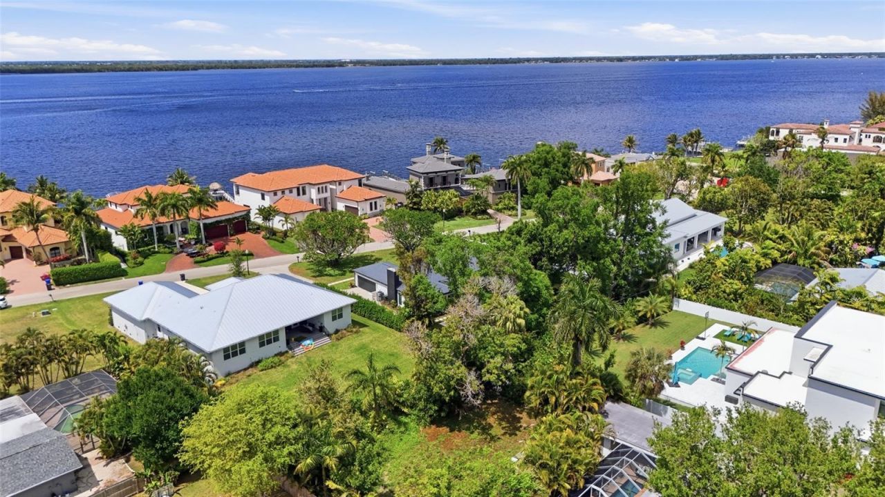 3931 W Riverside Drive, Fort Myers, FL 33901 Photo