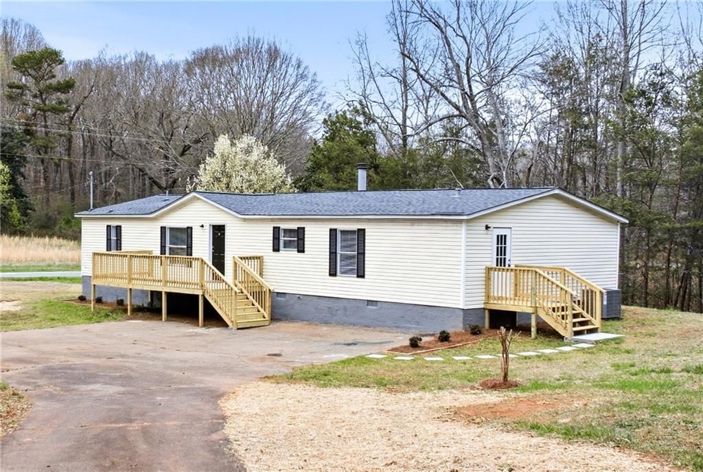 221 Friar Tuck Trail N, Murrayville, GA 30564 Main Photo