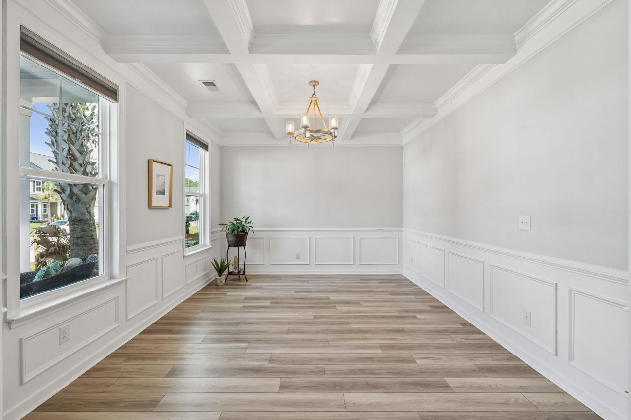 407 Rowley Lane Photo 10