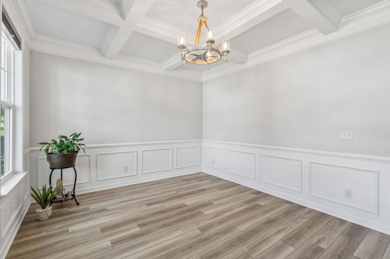 407 Rowley Lane Photo 11