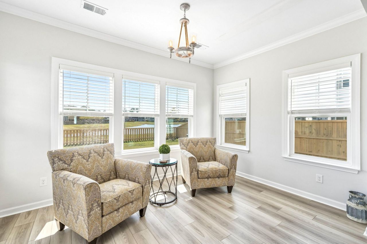 407 Rowley Lane Photo 16