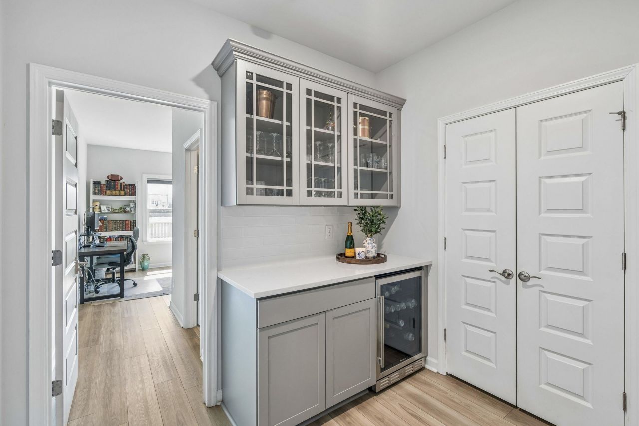 407 Rowley Lane Photo 18