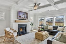 407 Rowley Lane photo 4