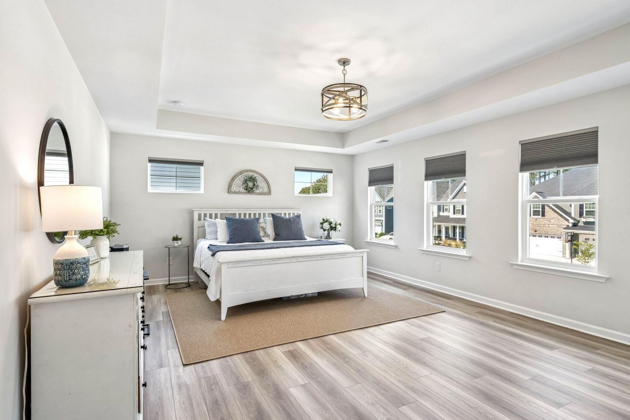 407 Rowley Lane Photo 23