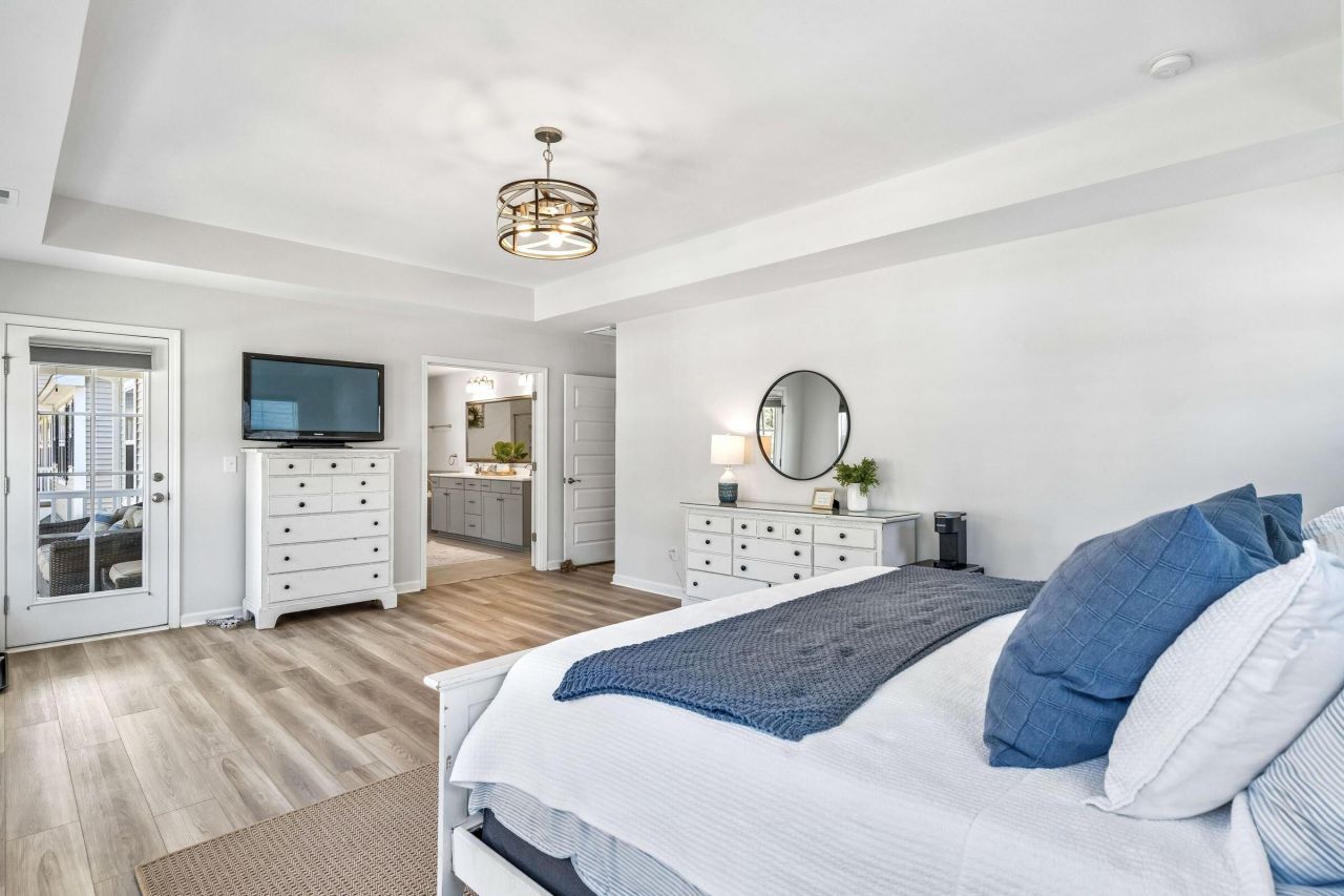 407 Rowley Lane Photo 24