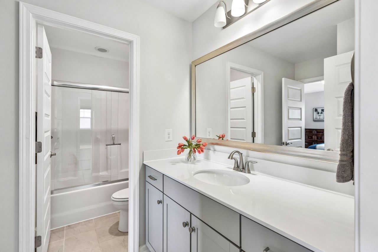 407 Rowley Lane Photo 31