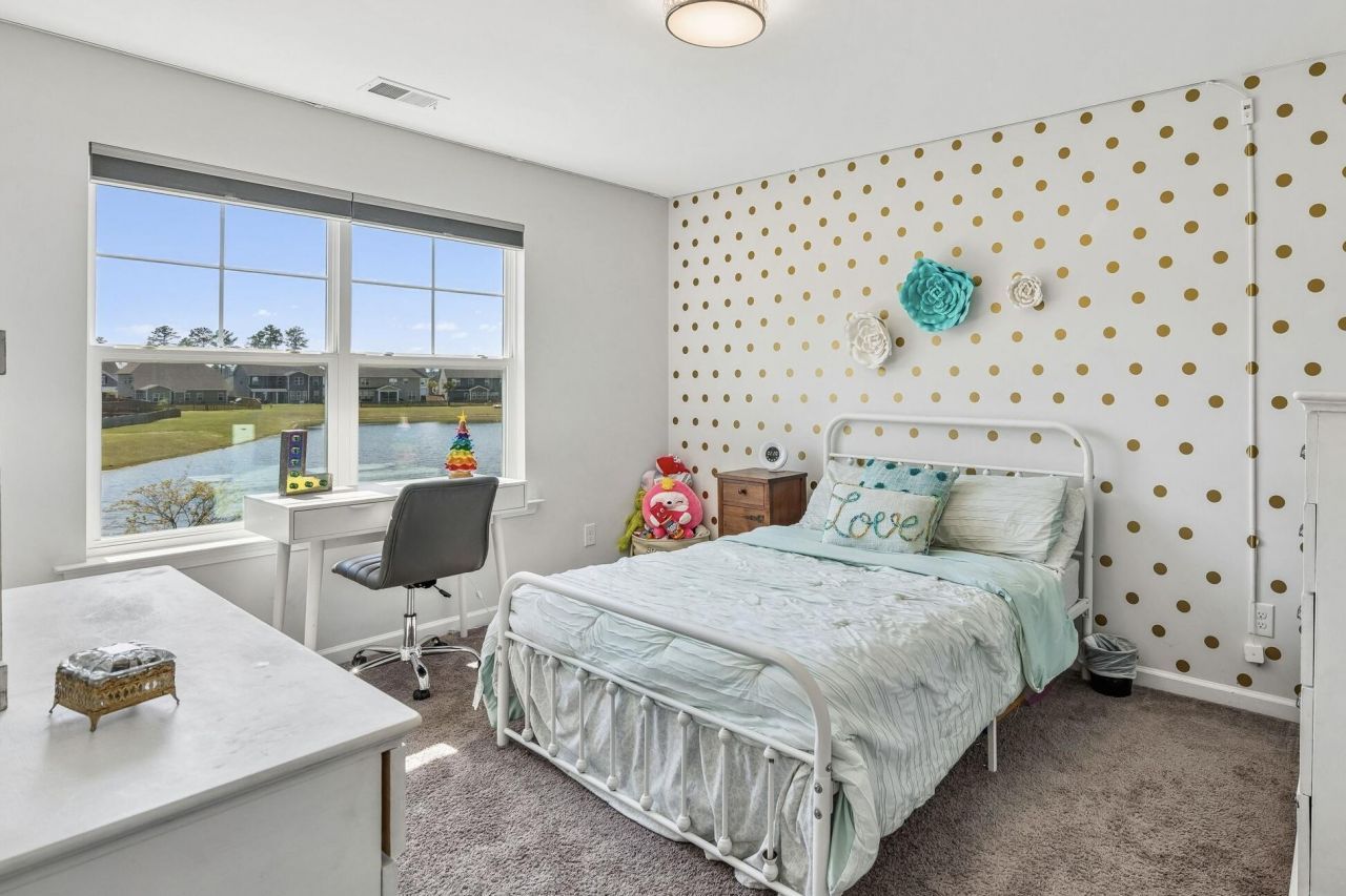 407 Rowley Lane Photo 32