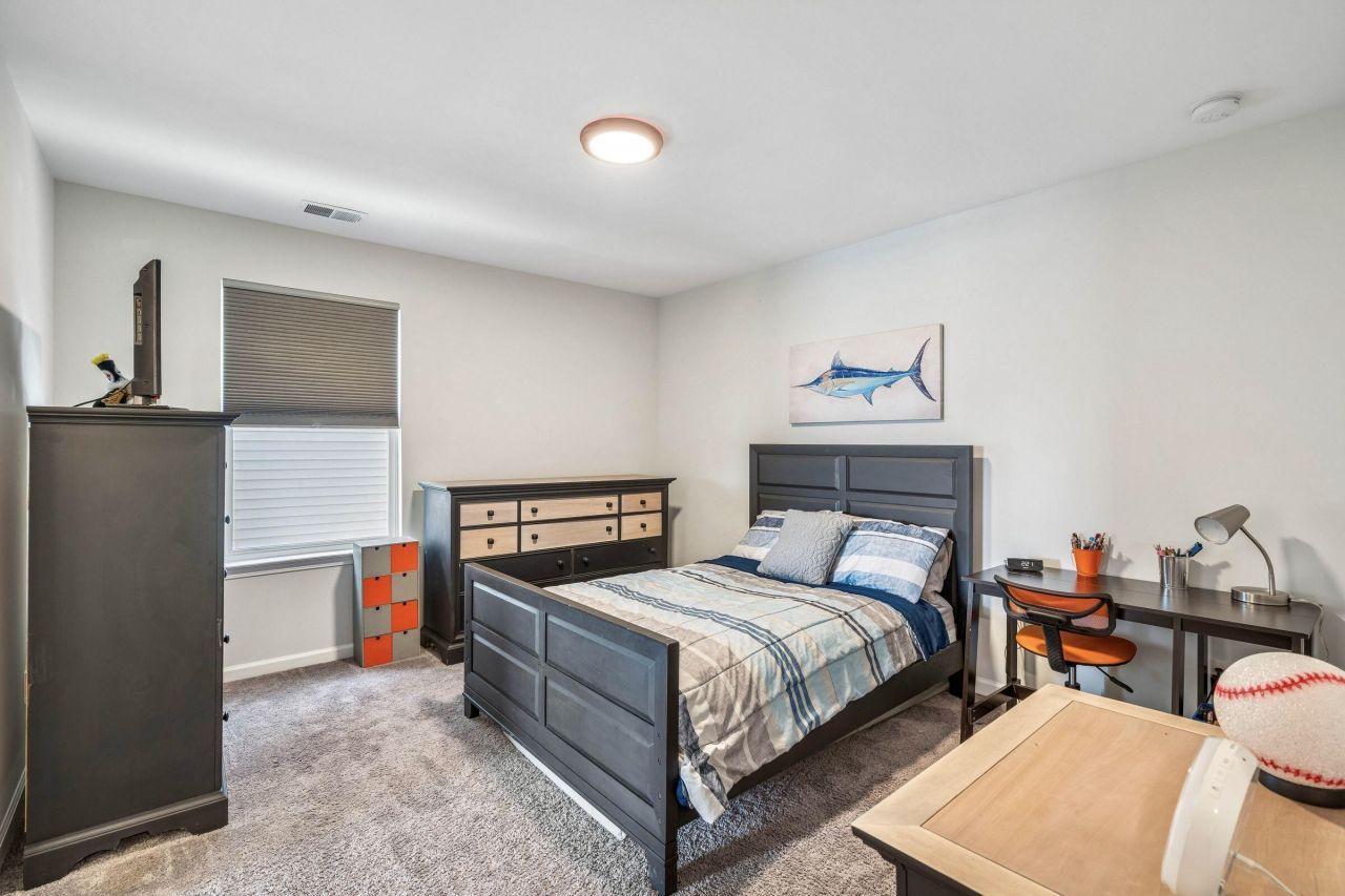 407 Rowley Lane Photo 34