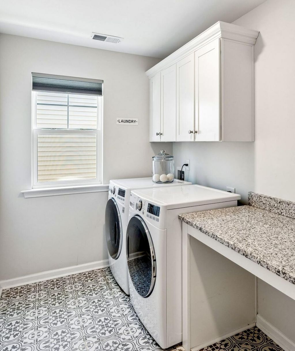 407 Rowley Lane Photo 36