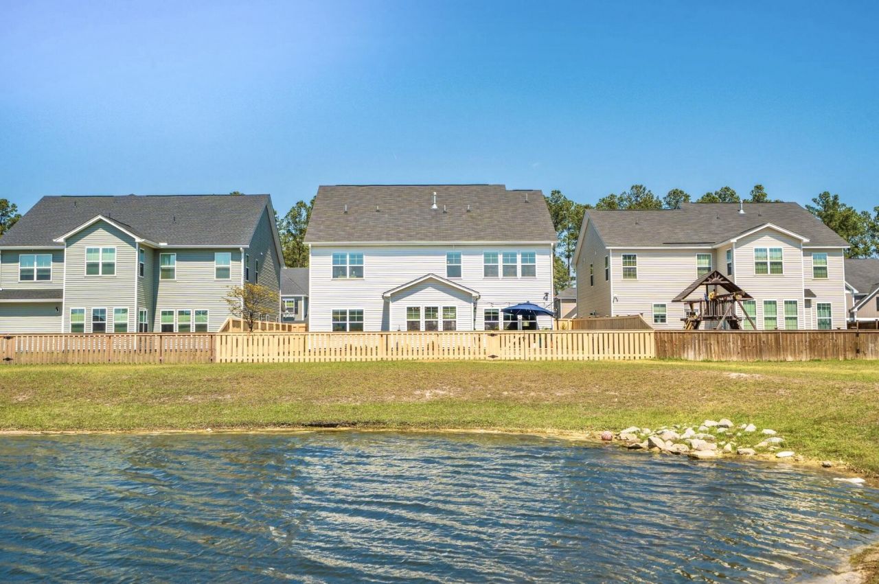 407 Rowley Lane Photo 44