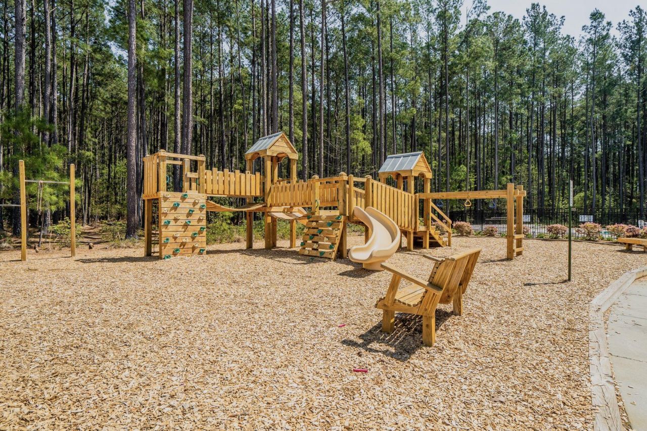 407 Rowley Lane Photo 49