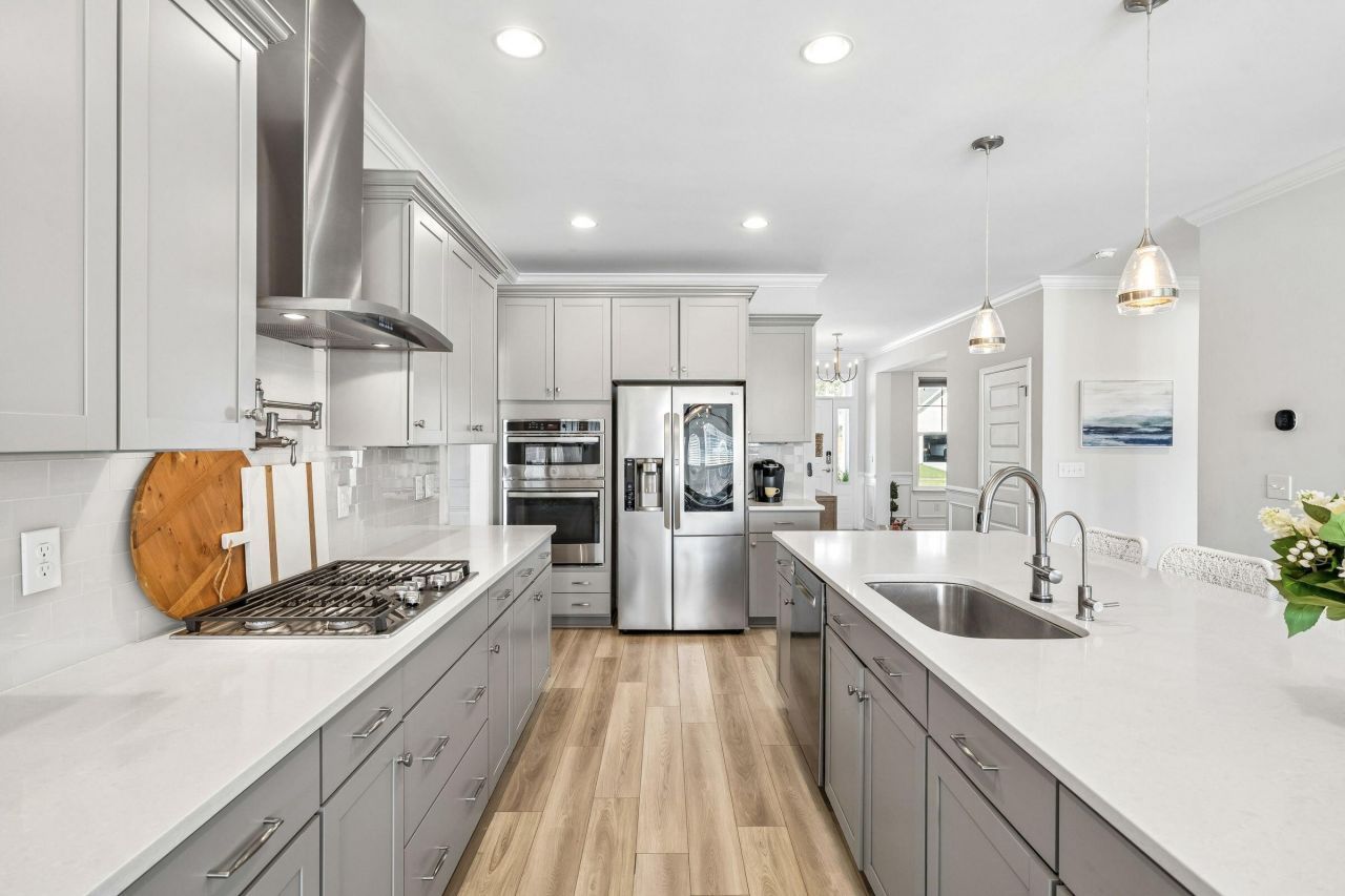 407 Rowley Lane Photo 6