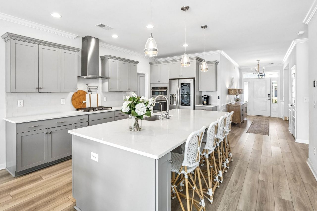 407 Rowley Lane Photo 7