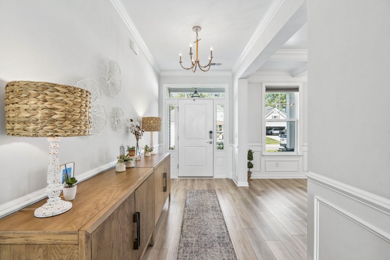 407 Rowley Lane Photo 8