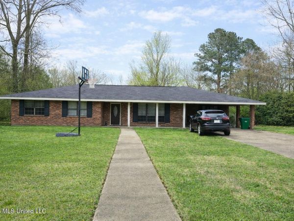 422 W Cherokee Street, Centreville, MS 39631
