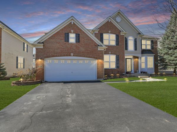 2124 Amelia Lane, Hoffman Estates, IL 60192