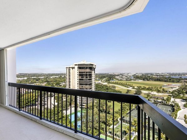 2425 Presidential Way Way, Unit 1703, West Palm Beach, FL 33401