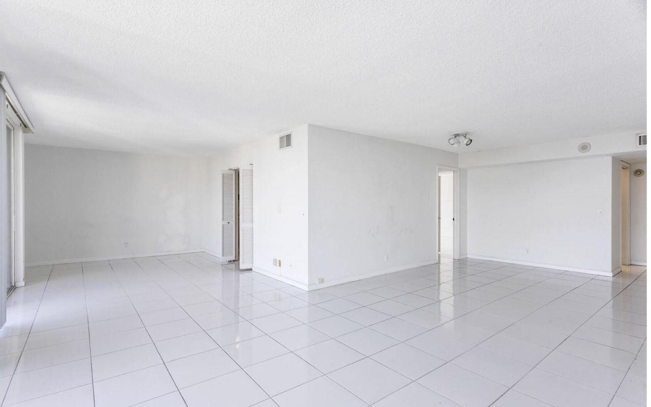 2425 Presidential Way Way, Unit 1703, West Palm Beach, FL 33401 Photo