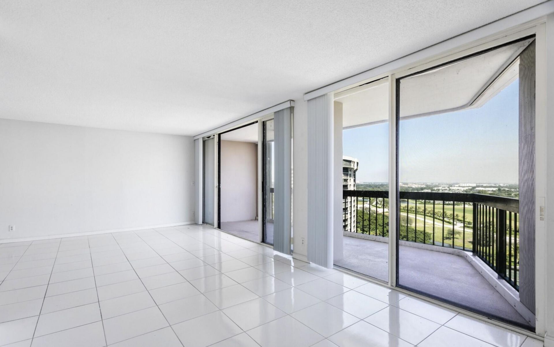 2425 Presidential Way Way, Unit 1703, West Palm Beach, FL 33401 Photo